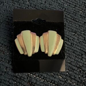 Elegant Gold and Cream Shell Earrings 1980’s